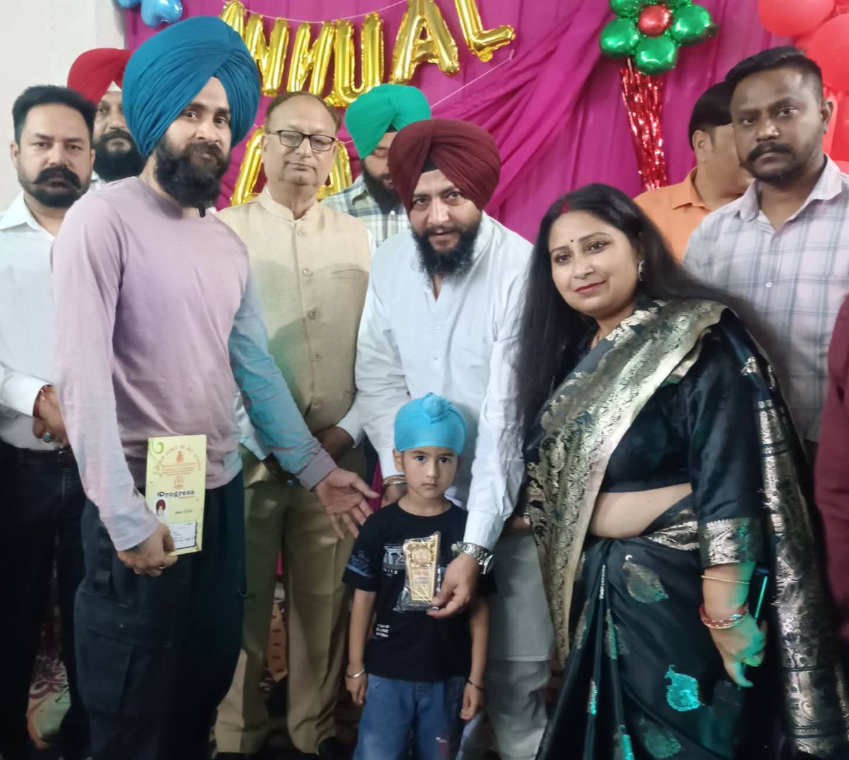 Gosha4india's tweet image. ਹਰ ਸਾਲ ਦੀ ਤਰ੍ਹਾਂ ਗਿਆਤਰੀ ਪਬਲਿਕ ਸੀਨੀਅਰ ਸੈਕੰਡਰੀ ਸਕੂਲ ਡਾਬਾ ਲੁਹਾਰਾ ਦੇ ਪ੍ਰਿੰਸੀਪਲ ਅੰਜੂ ਜੀ ਵਲੋਂ ਕਰਵਾਏ ਗਏ #Annual #function ਵਿੱਚ ਹਾਜ਼ਰੀ ਭਰਦੇ ਸਮੇਂ। #BJP #halka #south