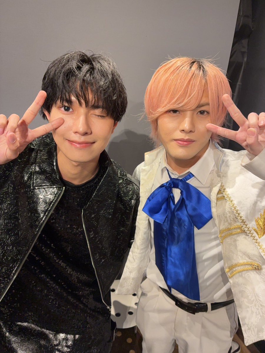 4.5周年おめでとうございます🎉‼️㊗️
そして僕的には初のお写真✨
めちゃくちゃ緊張したけど3人とも優しすぎてほまにめちゃ嬉しかった(陳謝)
これからもよろしくお願いします✌︎✌︎