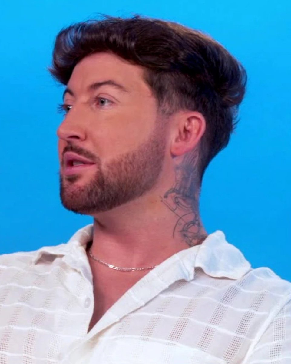 Redtai2's tweet image. It's the conceit( and with that helmet hairstyle🤨) and laziness that kills it for me.

#belowdeckdownunder