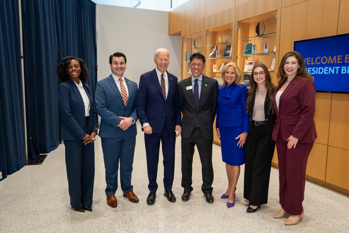 Syracuse University tweet media