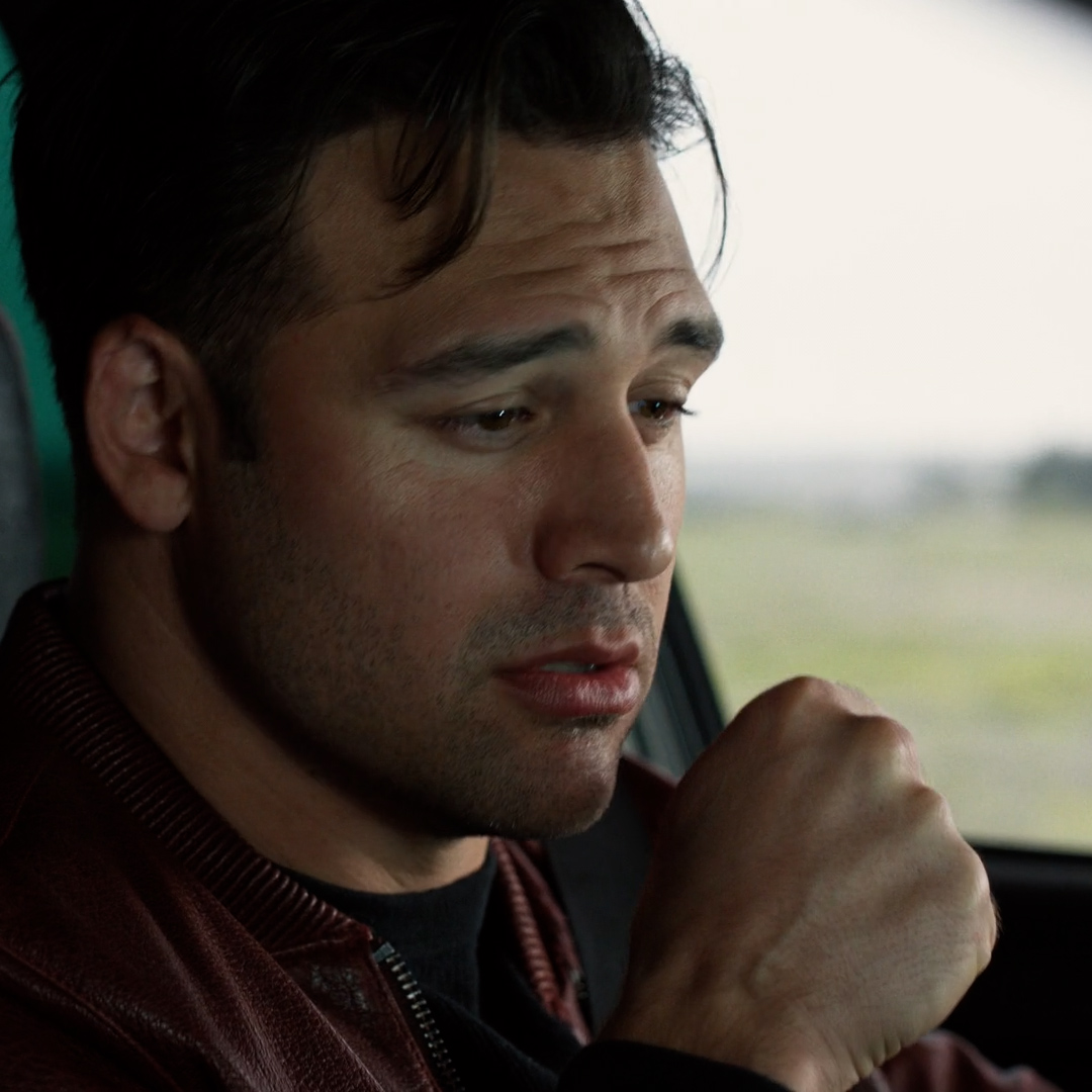 rorybegins's tweet image. they put the green screen continuity error in this shot to divert attention from the fact that directly afterward eddie makes This face while singing the word "confusion" #trust