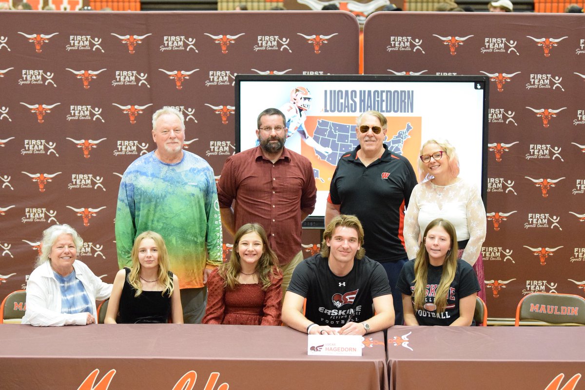 LucasHaged5808's tweet photo. Official signing day at MHS. Excited to be on this journey at @FleetFB . Thank you to my family , teammates, and coaches for all your support. Thank you @icoachfb for giving me this opportunity. Blessed https://t.co/9353M9icef