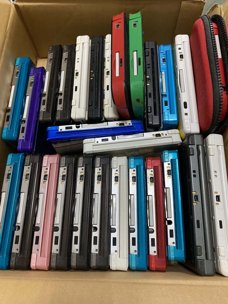 たてあなR tweet media