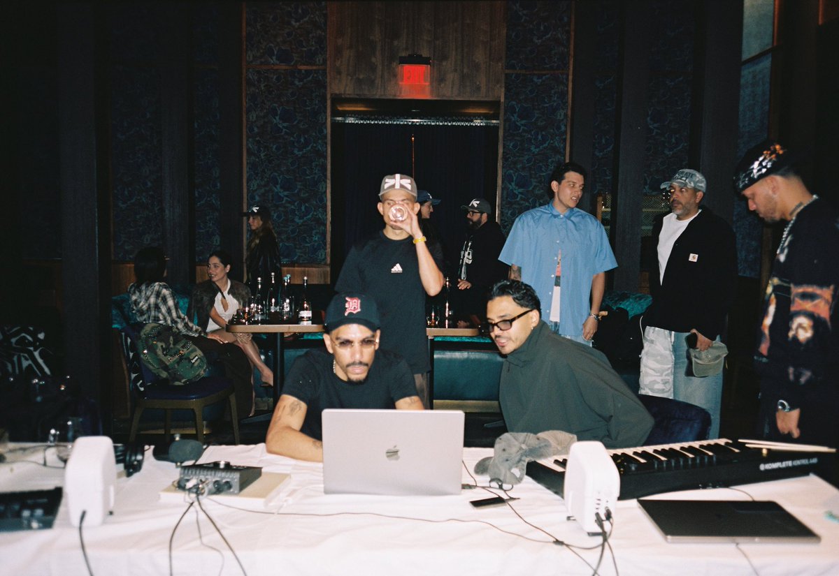 cocinando y enseñandoles omakase a pal de panas 🧑‍🍳