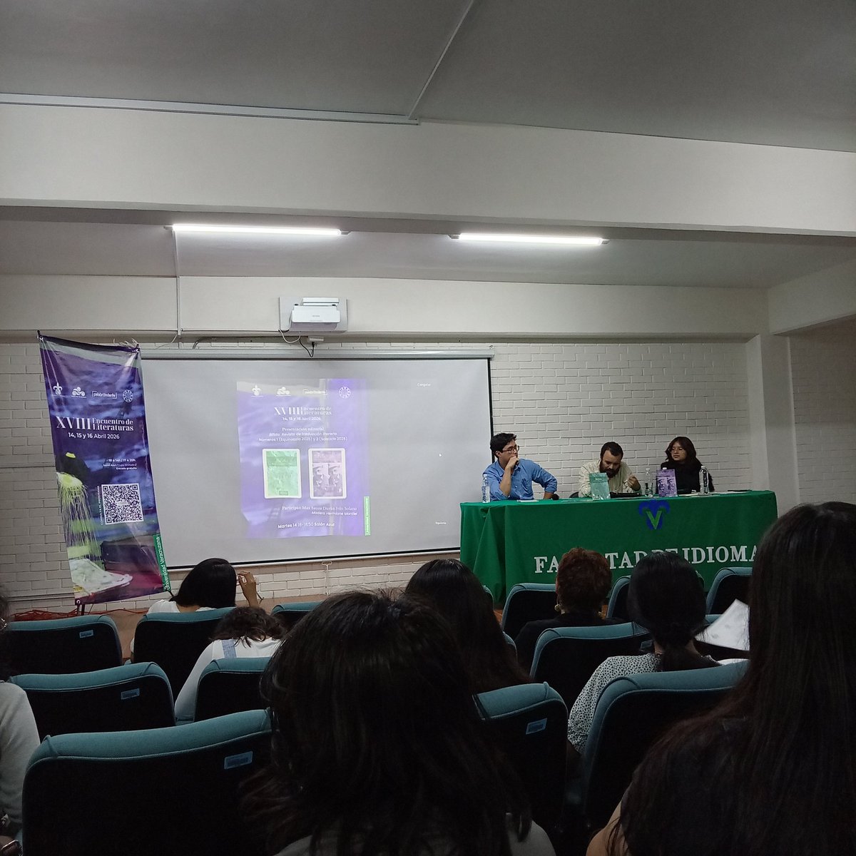 NoSoyLawriet's tweet photo. Aquí viendo a mi amigo personal @MaxSauza triunfando con #revistaBífida https://t.co/d5h7Oc3dfp