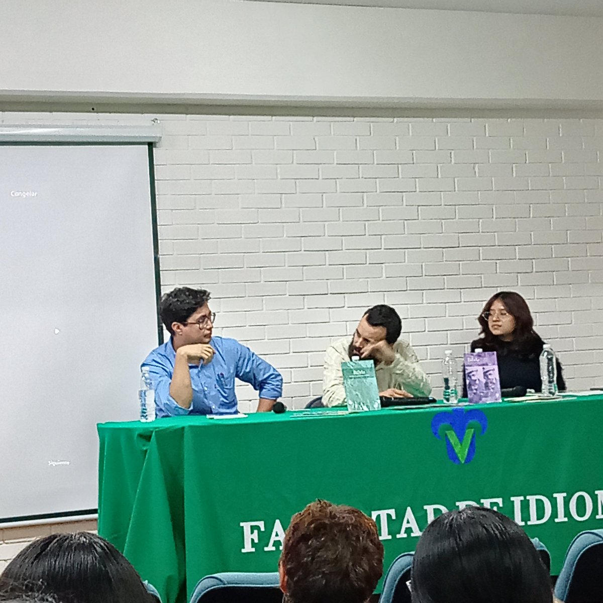 NoSoyLawriet's tweet photo. Aquí viendo a mi amigo personal @MaxSauza triunfando con #revistaBífida https://t.co/d5h7Oc3dfp