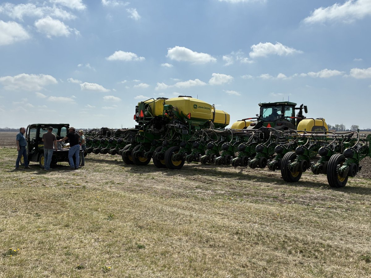 RichVelde's tweet image. Many thanks to @dcgrotz and Duane for your ongoing partnership with @3d_supply @NE_Bull_Crops @katwilmes @RichVelde @Channel_NE through this irr. grain corn plot!  #Plant26 #LetTheFunBegin