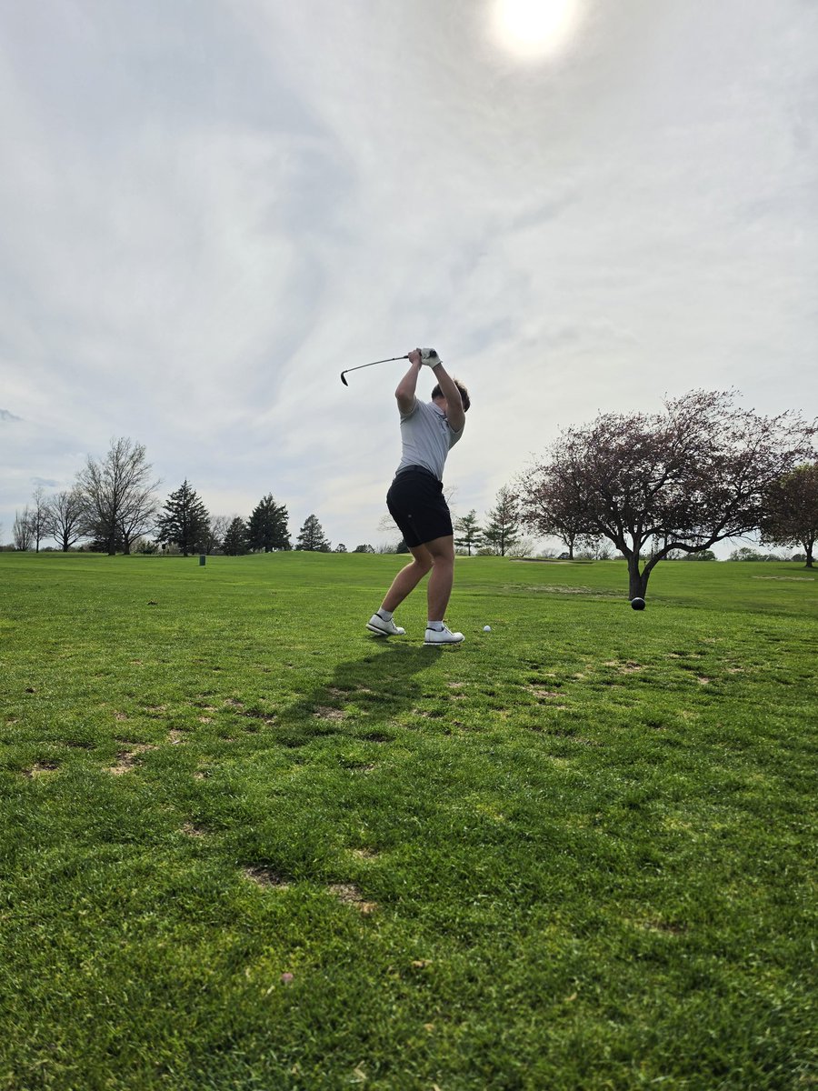Noah Det was low today with a 39 at the triangular at Mahoney followed by Trevon and Connor with a 40