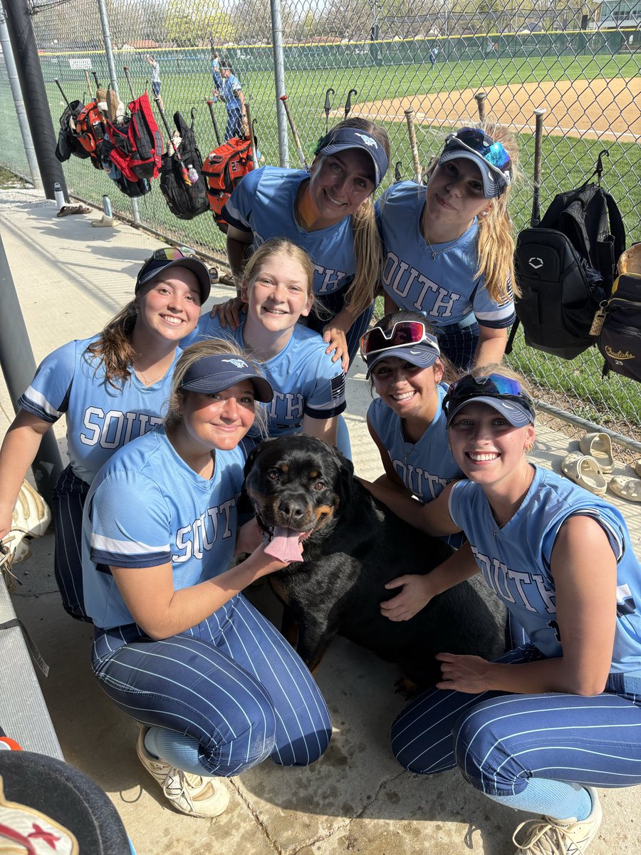 Mustangs: 8
Addison Trail: 1

J. Balsavich: 3/4, 3B, RBI, R
P. Rook: 3/3, (3) RBI
J. Meyers: 1/3, (2) R, RBI

M. Hahn: 3.2IP, W, 0ER, 7K’s
E. Karmik: 2.2 IP, 0ER, 2K’s

Mustangs take on Leyden tomorrow at Bandit Stadium in Rosemont!

Also, the girls saved a runaway dog!