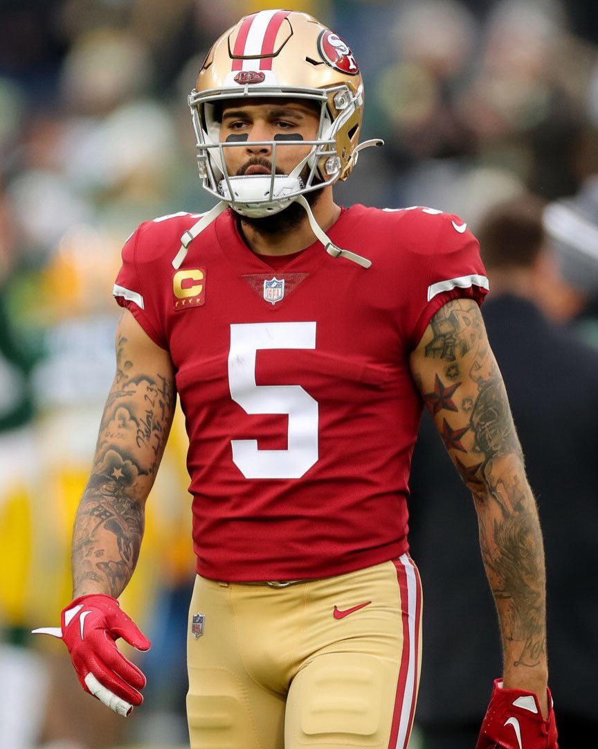 OurSf49ers's tweet image. First look at #49ers WR Mike Evans in the #5 jersey 🔥

Thoughts 🤔

Via: @49erscast1