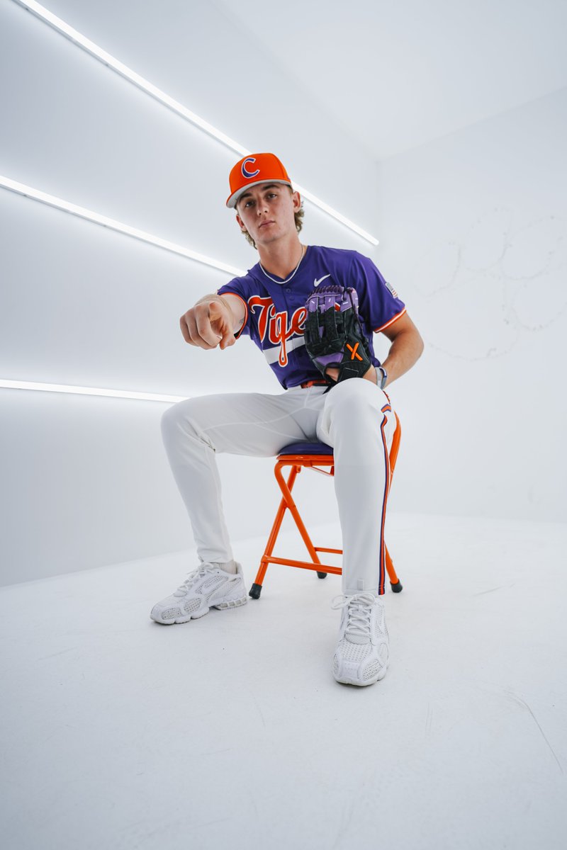 ClemsonBaseball's tweet photo. VEASE!!

@AristonVeasey comes in to a bases loaded jam with no outs and struck out three straight to get the Tigers out of the inning.

E8 || CU 7, CHA 3 https://t.co/oZM33X9vVK