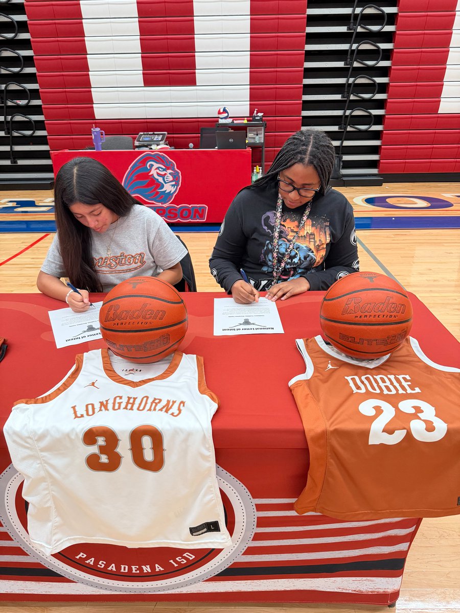 Dobie_GBB's tweet image. They got next! Signing Day '26 at Thompson Intermediate was a success. Your Future Longhorns are ready and eager to get after it! #GRIND 🏀🏀🏀🤘🤘🤘