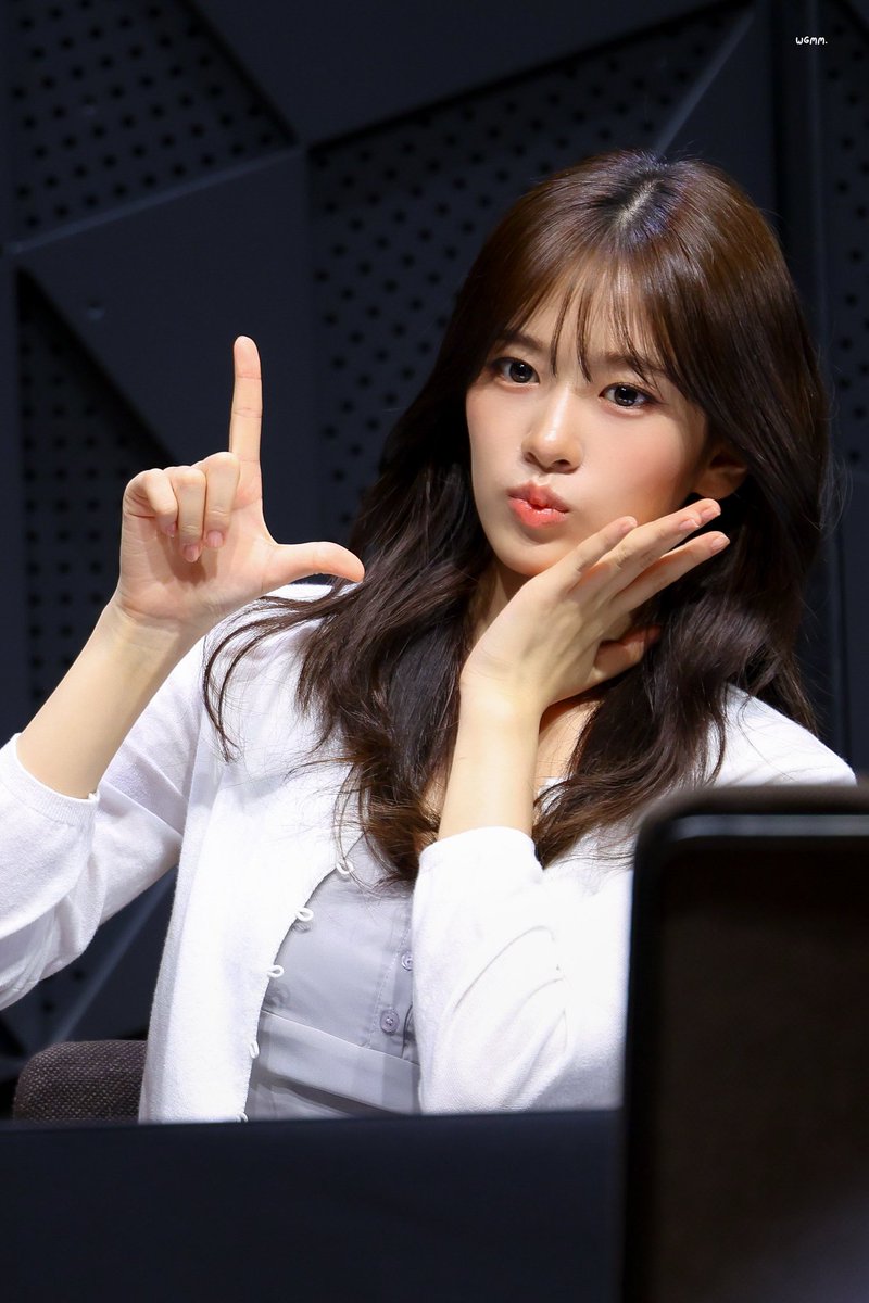 안유진 관련 SNS 이미지