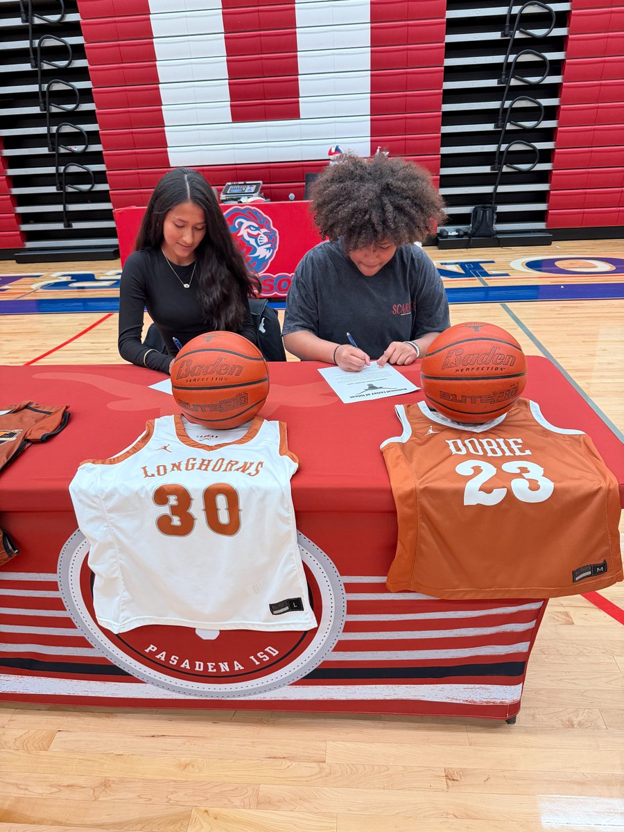 Dobie_GBB's tweet image. They got next! Signing Day '26 at Thompson Intermediate was a success. Your Future Longhorns are ready and eager to get after it! #GRIND 🏀🏀🏀🤘🤘🤘