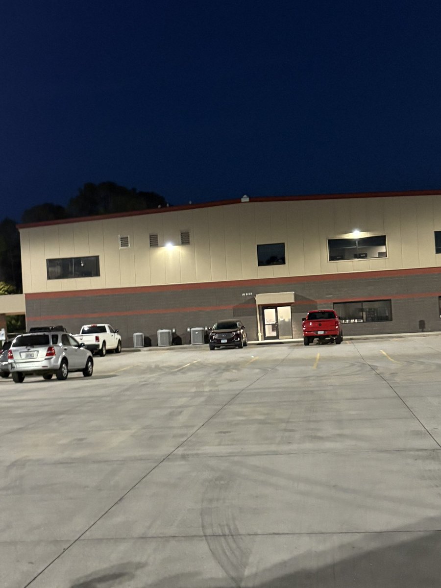 Tom8548 🍊 tweet media