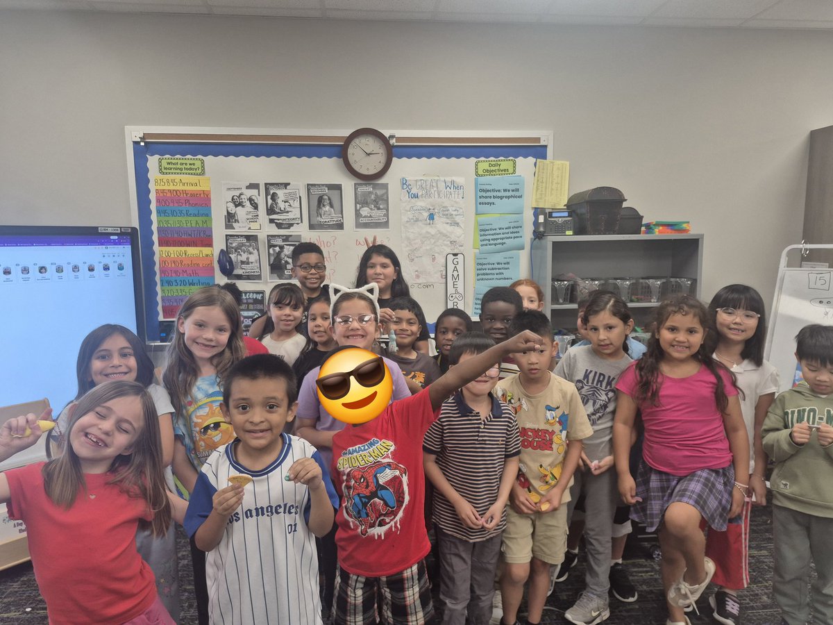 _DestineyBlack's tweet photo. Our class leaders brought us a little special something on their last visit :) Thank you guys for being positive role models and having patience with us!! We truly look forward to you! They even went above and beyond to have one translated!😭 #fortunetellers #positivewords @Kirk https://t.co/WoBGdPrbsQ