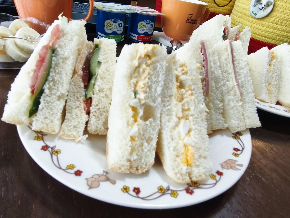 おはようございもちもち🙄
今週は変則で(月)(水)お休みの🦍でもちもち🙄
昨日のレッスンでも栗まん自慢しまくり➡️ほとんどの生徒さんは「おおお、もちもち😀💕」だけど60代お姉様「もちもちもちもち〜！😭」触りまくりもち🙄
何かストレス溜まってるなりか？🙄もちもち🤔
癒しになれてたら幸いもち😂🎉