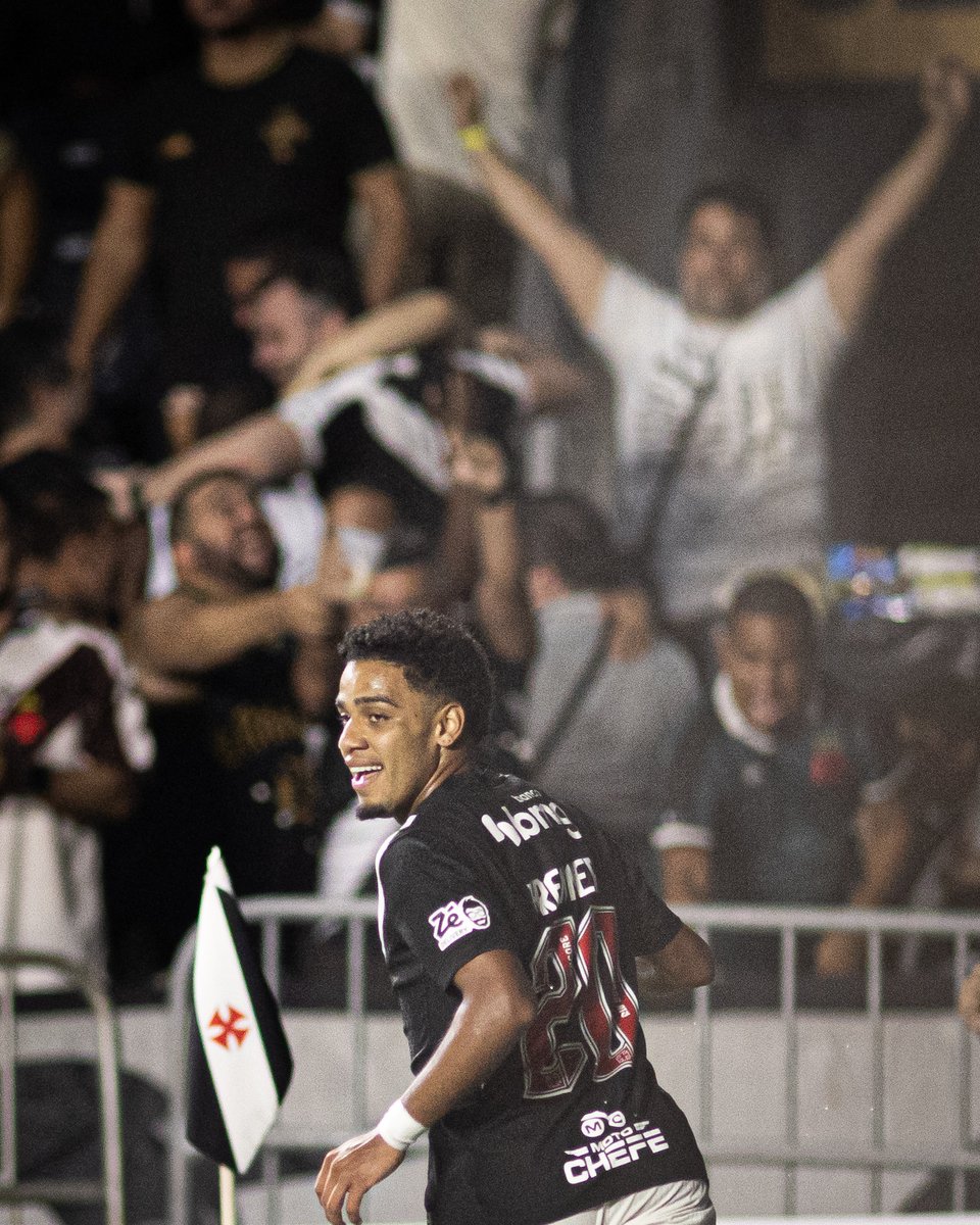 VascodaGama's tweet photo. Vibra, vibra, vibra, Brenner! 🗣️💢

📸: Matheus Lima | #VascoDaGama

#VASxAUD
#Sudamericana2026 https://t.co/xNUOy8kptp