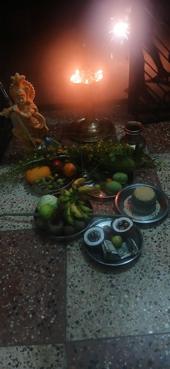 Ramith18's tweet photo. വീട്ടിലെ വിഷുക്കണി💛🧡🙏🙏 എല്ലാ ചങ്ക് കൾക്കും എൻ്റെ ഹൃദയം നിറഞ്ഞ വിഷു ആശംസകൾ https://t.co/nJYaPQ2gxC