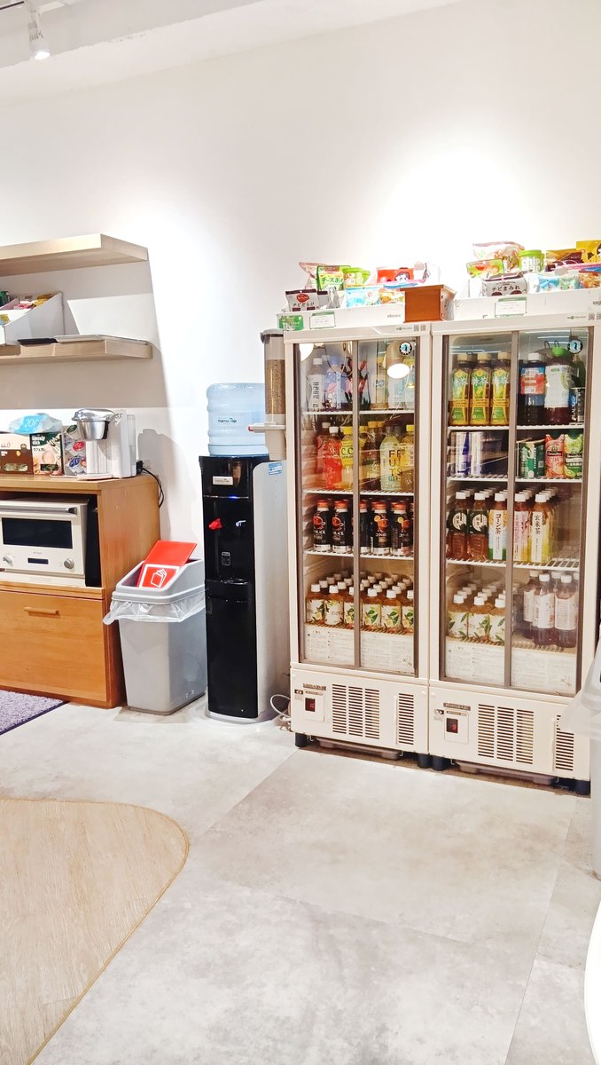 arrowsfreelance's tweet image. ふと思ったんですがarrowsについての投稿を全然しなかったな、と思い。銀座のarrowsオフィスにある飲み物・お菓子は100円均一！コンビニより安いです！！（何の宣伝ｗ）
#arrows #企業公式相互フォロー #企業公式春のフォロー祭り