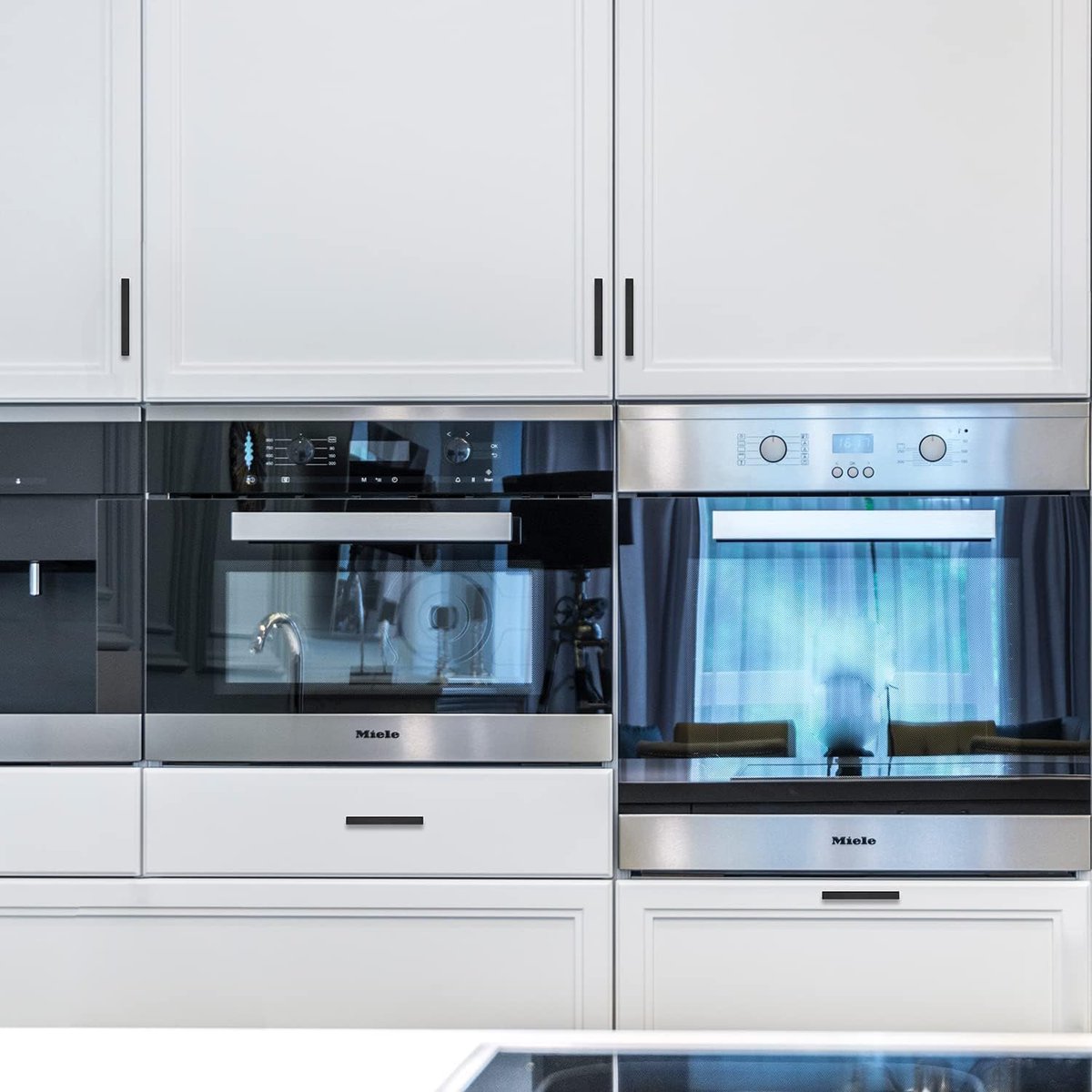 usstoneoutlet's tweet image. Add a modern touch to your cabinets with this sleek Matte Black pull handle. A simple design that makes a big difference! 

zurl.co/1ECQQ 

#KitchenRemodel #WoodCabinets #KitchenDesign #USStoneOutlet