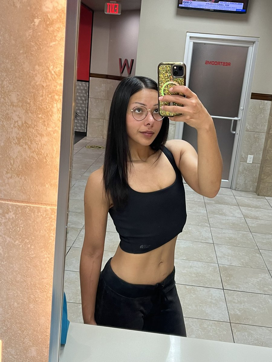 cherrywhaves's tweet photo. first and last time using the gym showers (I got peeped at 😩) https://t.co/ElUNm2kx1w