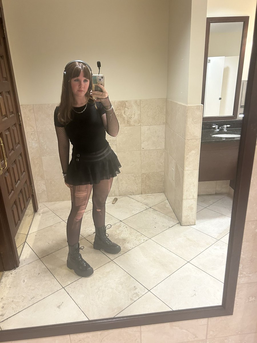 rose🖤⚡️ #TEAMMYKI #teamdiscord tweet media