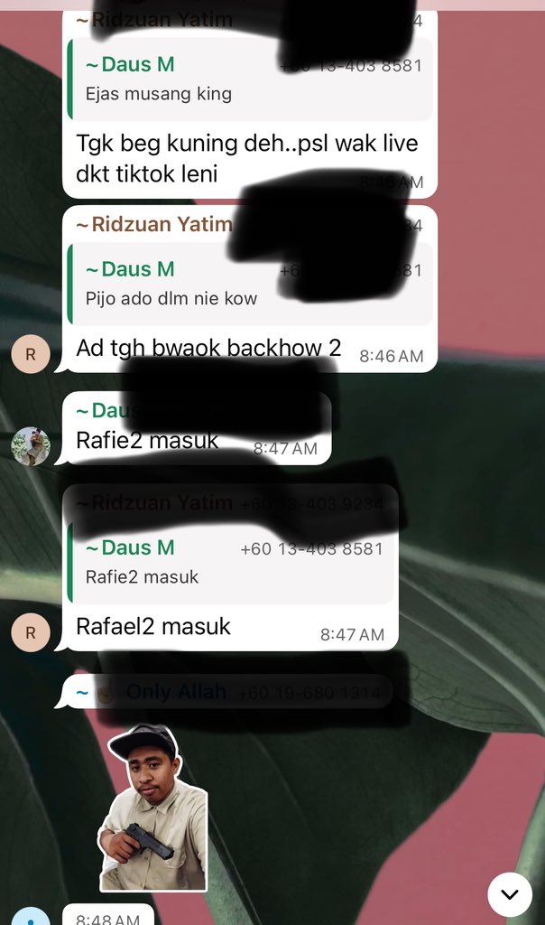 CrossedKom's tweet photo. Benda random arini,aku dok tgok kawan2 kelas dok sembang..tiba2 tgah dok baca keluaq stiker @hishamlasak https://t.co/i7ZnXMQMJD
