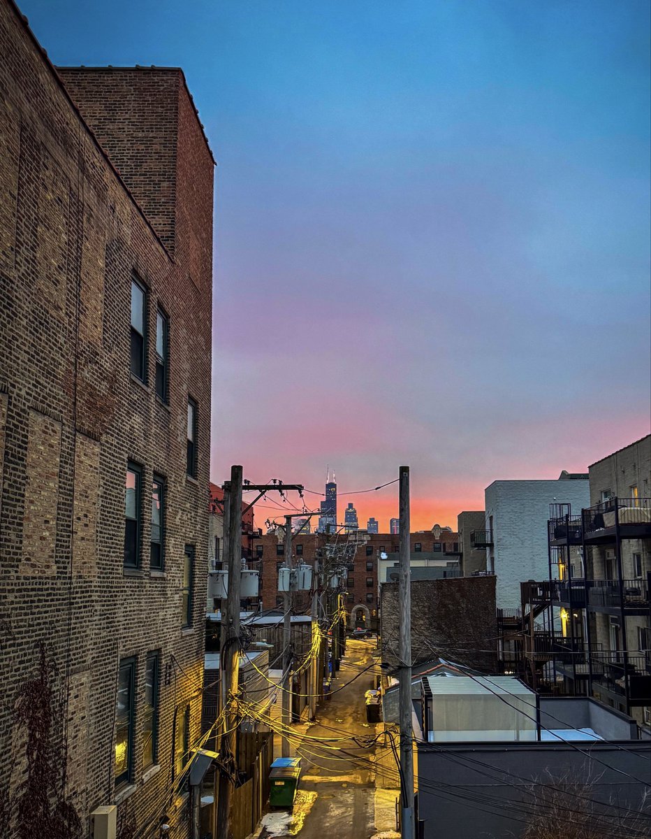 ShotInChi's tweet photo. Chicago sunsets > https://t.co/NJ3u6Pazvb