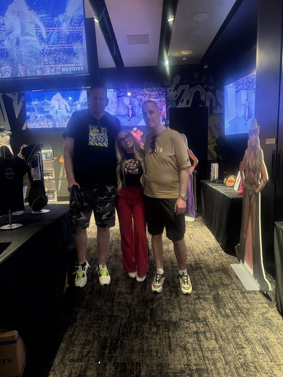 Aaron Vine tweet media