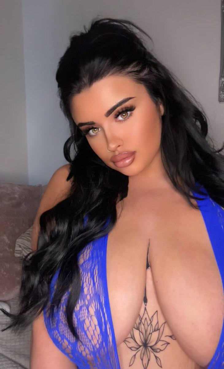 Curvyells tweet media