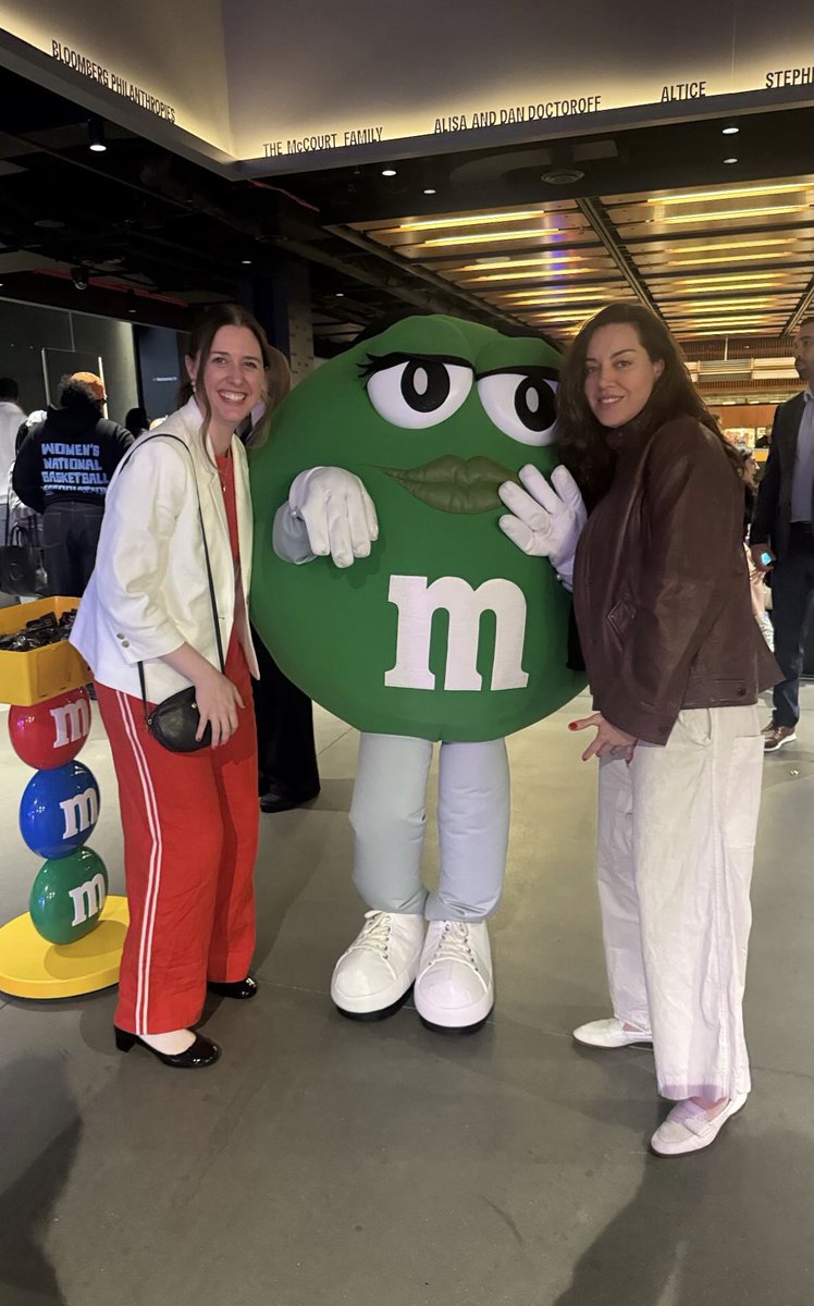 aubrey plaza updates tweet media