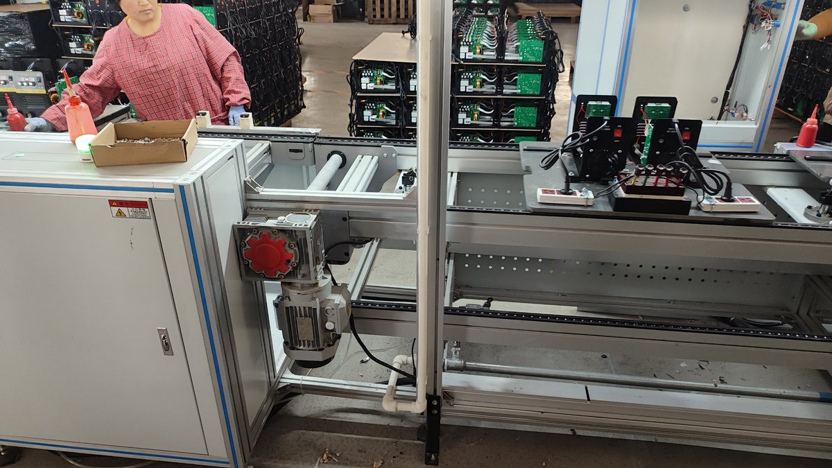 Yeez1998's tweet image. Behind the scenes at our welding machine factory! 🛠️ Automated production + strict quality control = reliable welding gear for global partners. Direct manufacturer, custom solutions available.#WeldingMachine #DirectManufacturer #WeldingEquipment #Manufacturing #WeldingIndustry