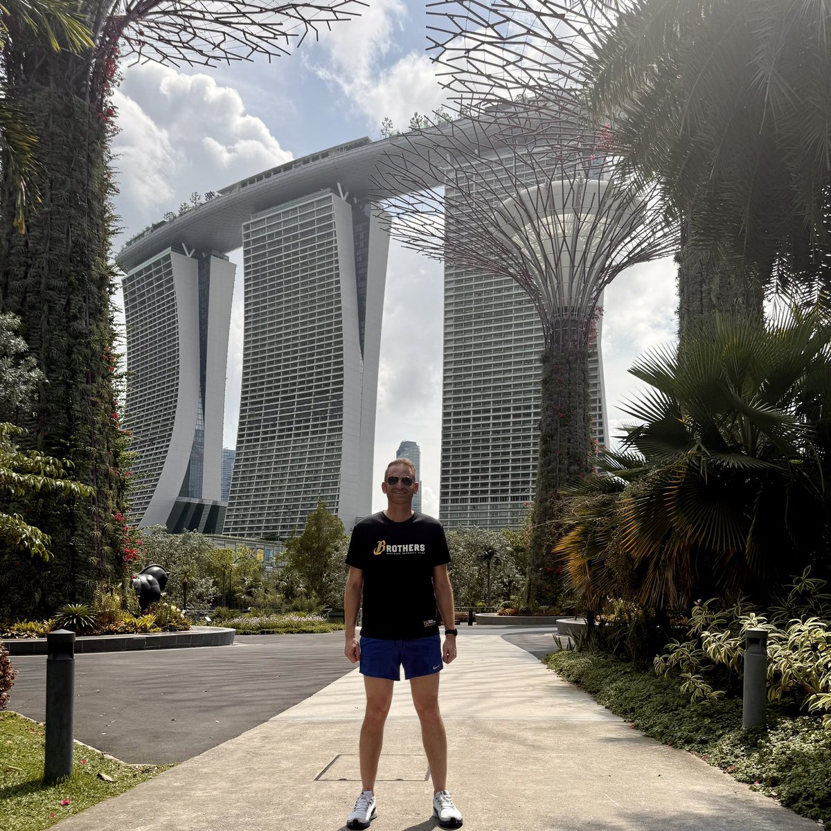 olisamir's tweet photo. Represented the Brothers during my run yesterday after work. https://t.co/rcy4v97BBx