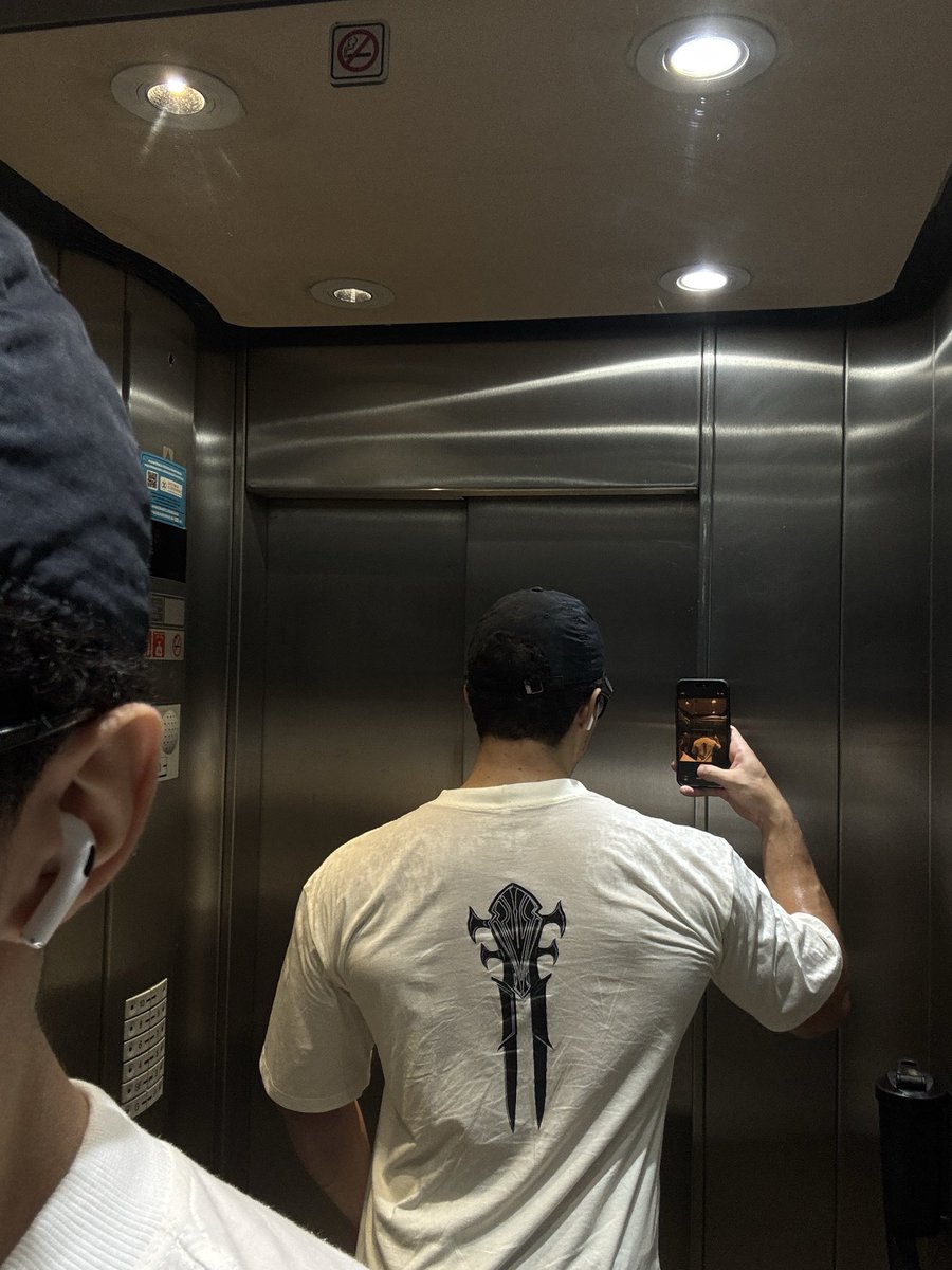 Dito isso, fiz uma camisa do zed pra treinar 🤓