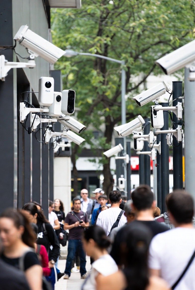 SilasThornbrook's tweet image. HOW MANY FLOCK CAMERAS ARE IN YOUR TOWN? 

SOON TO BE YOUR NEIGHBORHOOD…

THEN OUT FRONT OF YOUR HOUSE…

YOU ARE BEING WATCHED 👀 ALWAYS

MICE TRAPPED IN A MAZE … 🤔

#Privacy #Freedom #FlockCamera