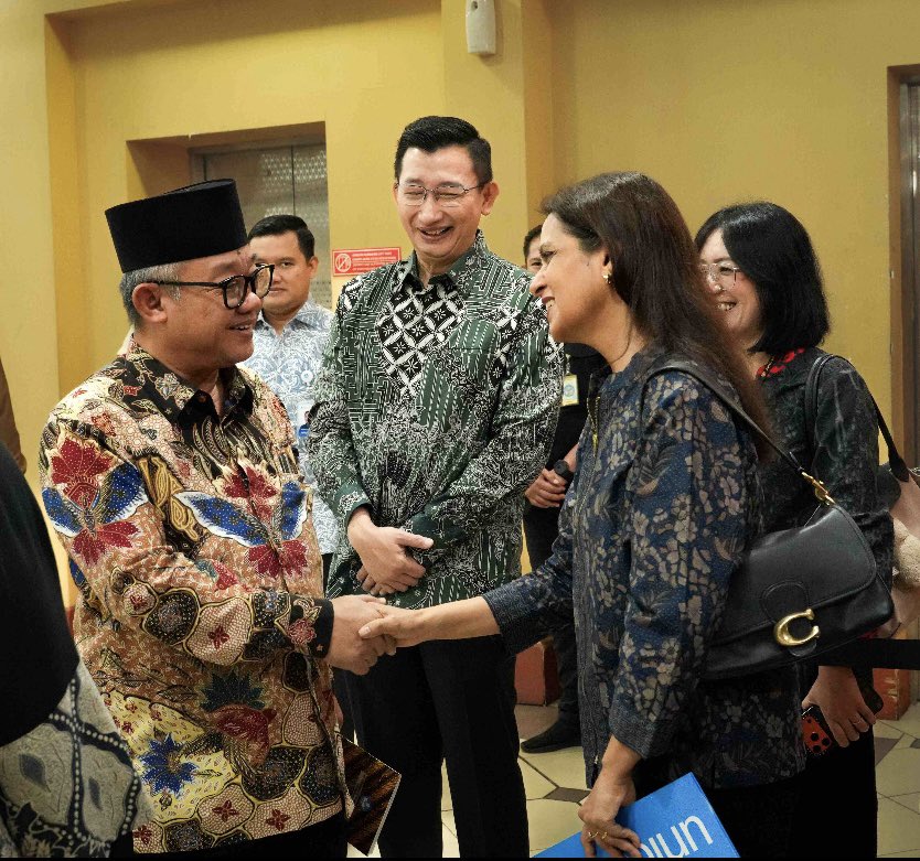 maniza_zaman's tweet image. Excited to partner w/ @KemendikbudRI, Tanoto Foundation, @gatesfoundation &amp;amp; 6 districts to improve literacy &amp;amp; numeracy skills for #children thru innovation &amp;amp; evidence generation. Work to inform nationwide strategy &amp;amp; practical ways to benefit every child in 🇮🇩!