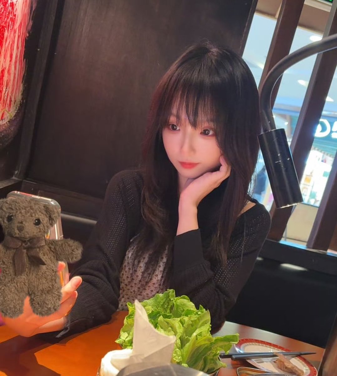 #意淫 #射屏 #骚逼 骚逼很嫩也很紧，狠狠内射