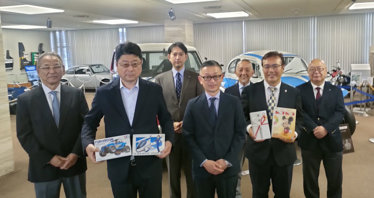 本日、#第64回静岡ホビーショー に合わせて開催される
プラモニュメントを巡るおまちスタンプラリー
の景品として使用されるプラモデルの贈呈式が実施されました。

模型の世界首都静岡として、これからも盛り上げていければと思います！✨

スタンプラリーの詳細はこちら↓
iloveshizuoka.jp/event/2026/03/…