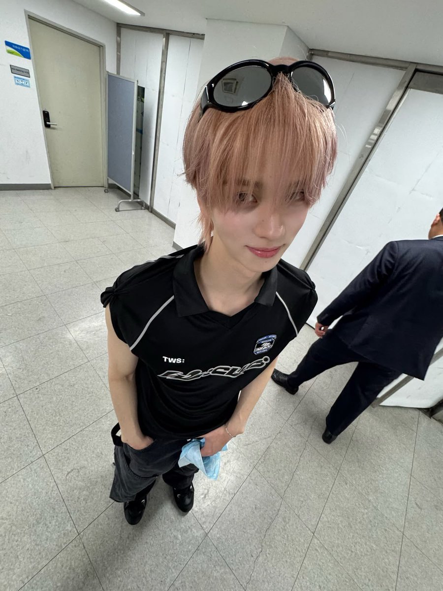 junghwan tweet media