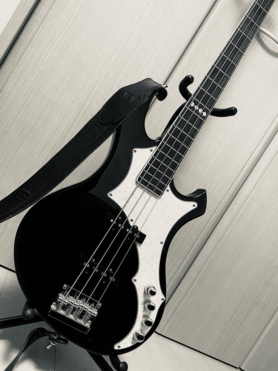 金†Δ®○⚜️🎸 tweet media