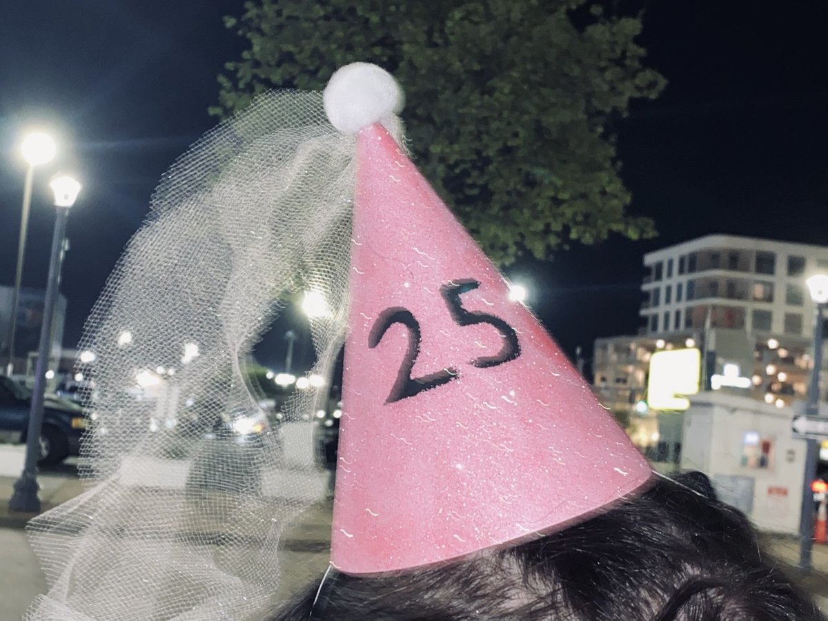 theronnieblair's tweet photo. being 25 is so cool
#clown #twentyfive #aries #birthday #trending #alt #altbaddie https://t.co/5l8Ha5SUhq