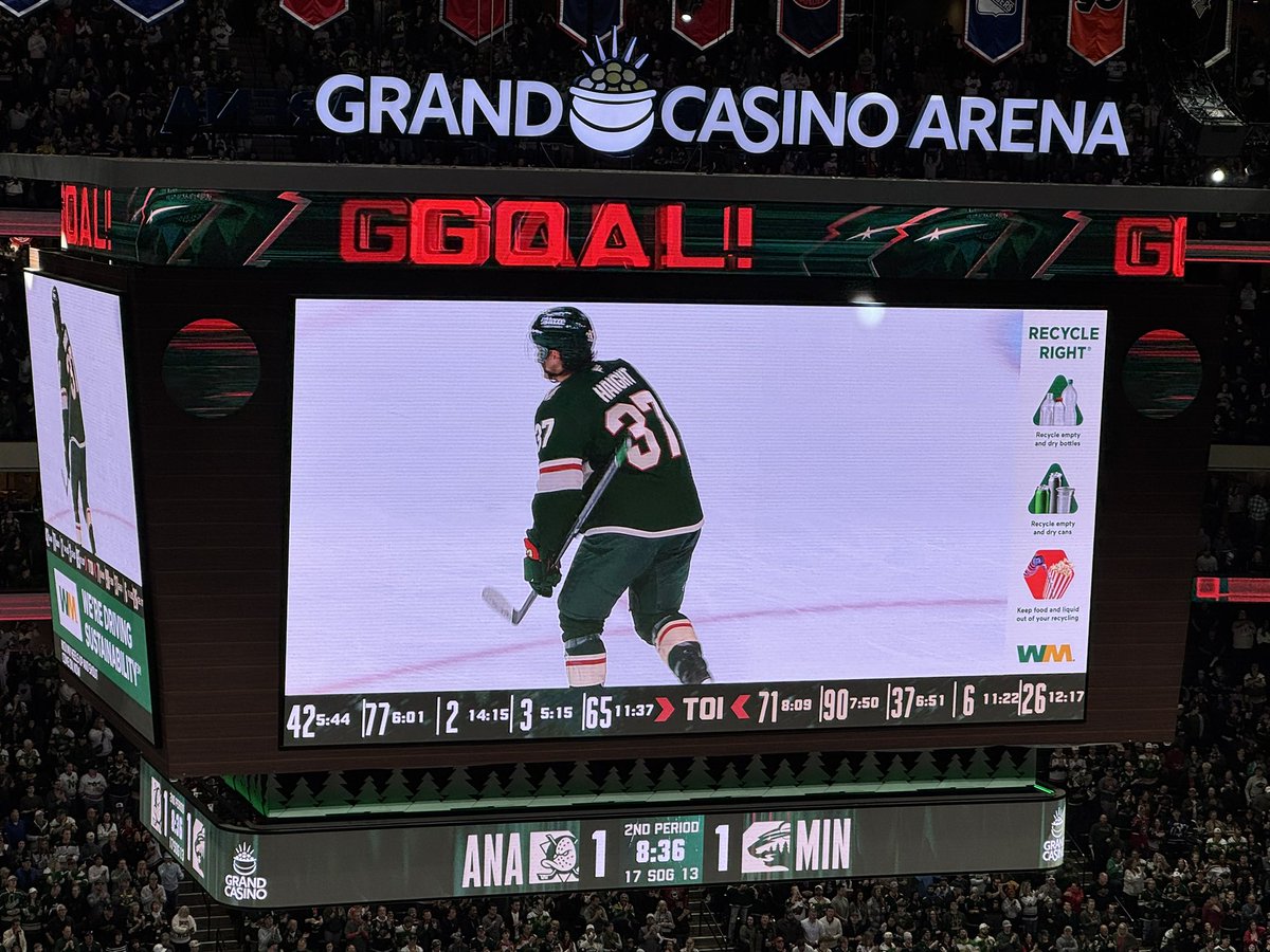 MsChris1221's tweet image. Hunter Haight with his first #NHL #goal Congratulations! #mnwild