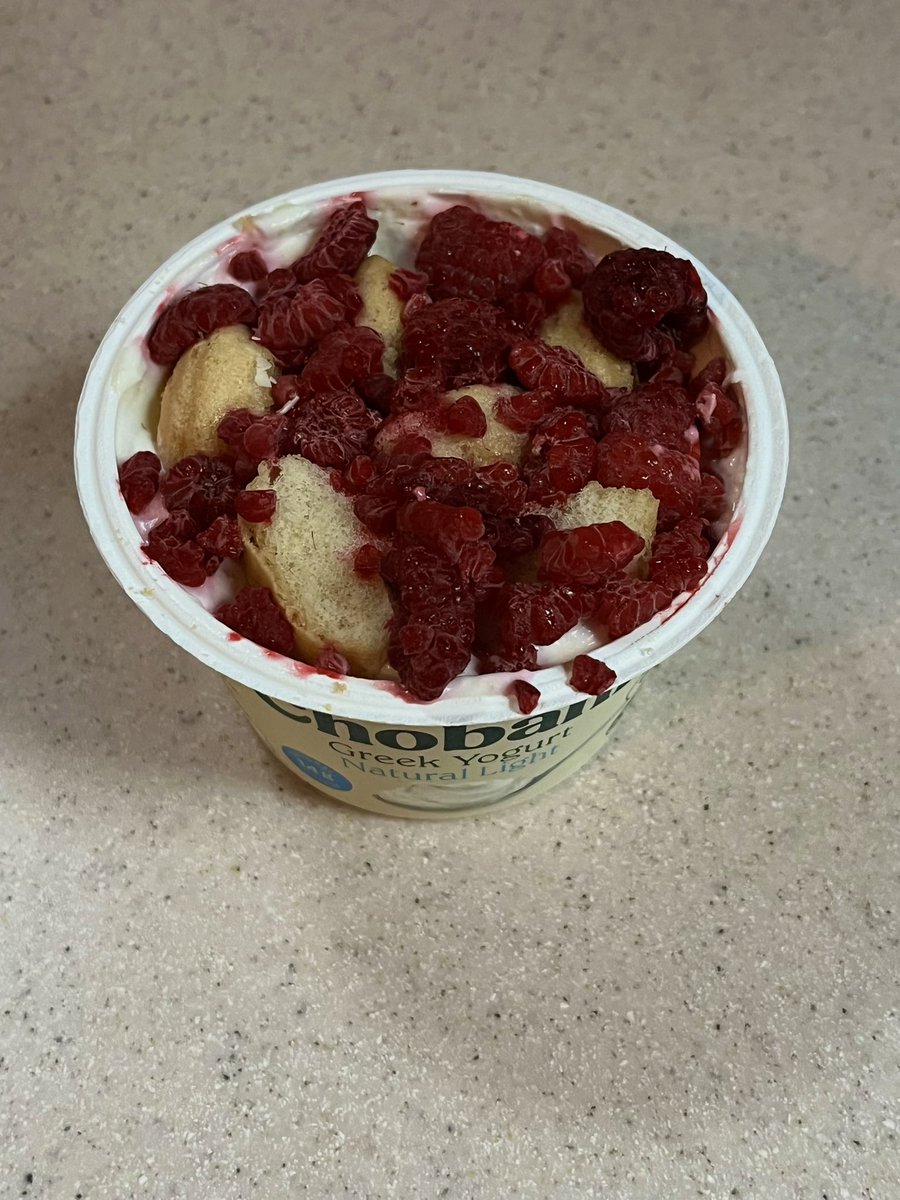 pickle3ater's tweet image. hai i finally made the japanese cheesecake but i used ladyfingers so it tastes more like trifle😋 170kcals