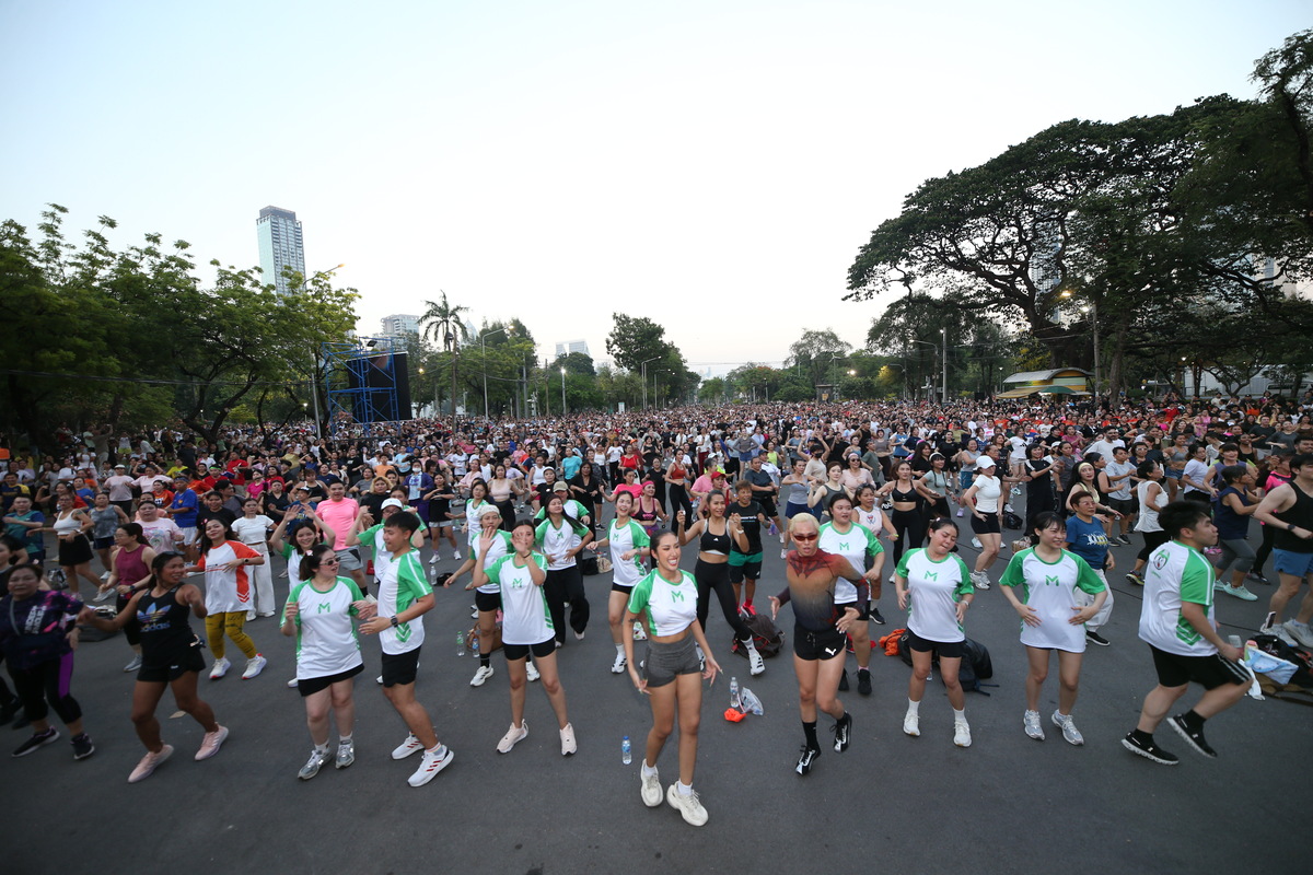 LINE Global tweet media