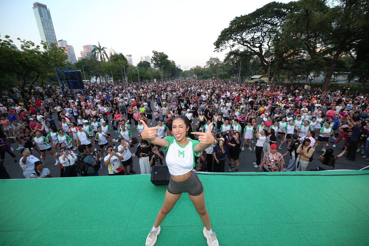 LINE Global tweet media