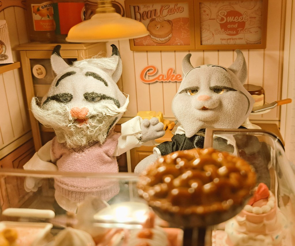 PawbertsSweater's tweet image. Oh.. someone showed up at the bakery...

#milton #miltonlynxley #custom #zootopia2 #pawbert #pawbertlynxley #figurephotography