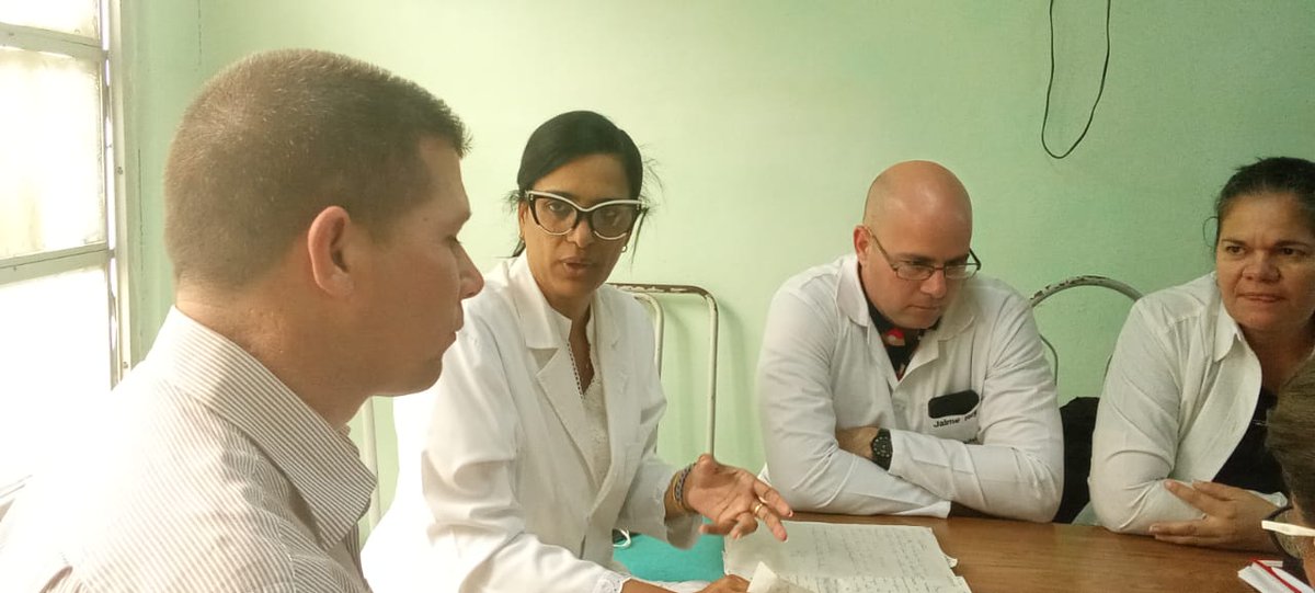 GladielisA86100's tweet photo. El Director General de Salud en #LasTunas realizó recorrido por la sala de Terapia Intensiva del #HospitalGuevara como parte del seguimiento al Programa Materno Infantil, prestó especial atención a la morbilidad obstétrica #CubaVencerá @MINSAPCuba @LorenzoOsbel @DirGestionTunas https://t.co/WVlijE7GCe