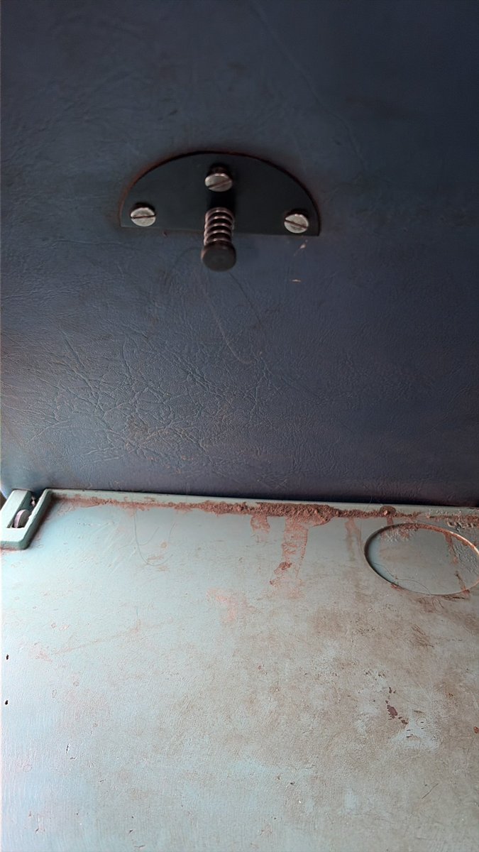tiwariv270's tweet photo. Unhygienic seat - train number 15125 PNR Number - 2616074488 Please clean @RailwaySeva @RailwayNorthern https://t.co/pfOqteNz4Q