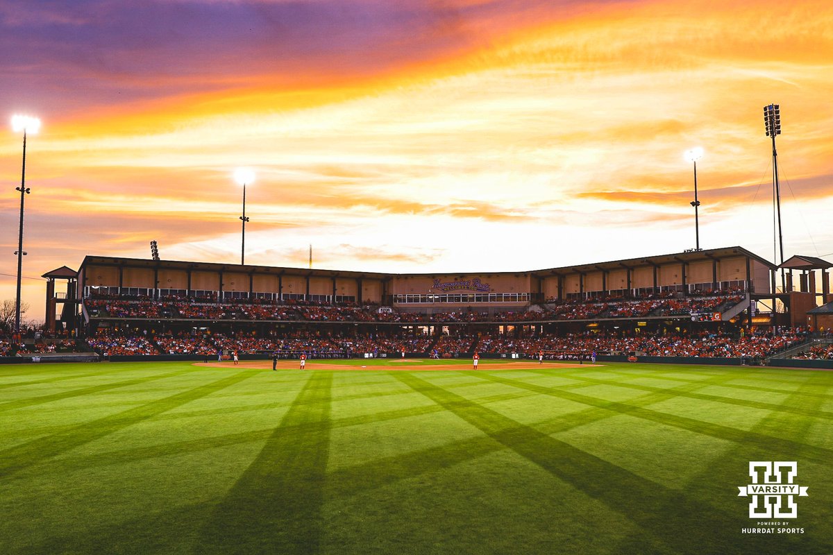 Hail Varsity tweet media